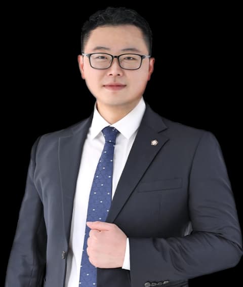 창원공중밀집장소추행변호사 undefined